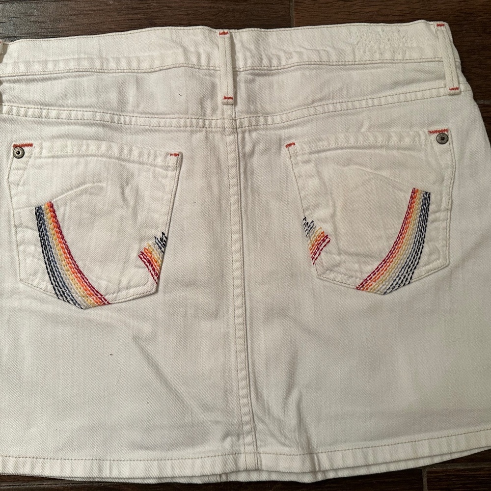 Used white mini skirt